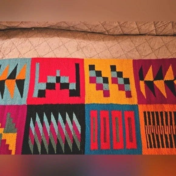 Vintage Peruvian Hand-Weaved Wool Table Runner - Picture 2 of 7